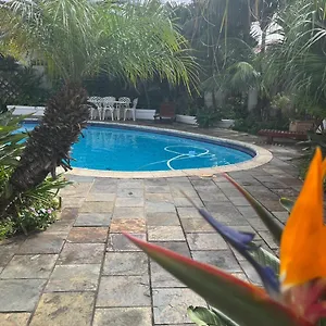 https://at-sta-plus-guest-house.port-elizabeth-hotel.com