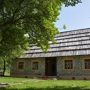 https://peraj-guesthouse.albaniahotels.org